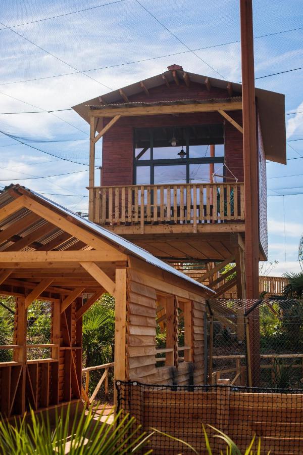 Parrot World - Les Lodges Crecy-la-Chapelle Exterior photo